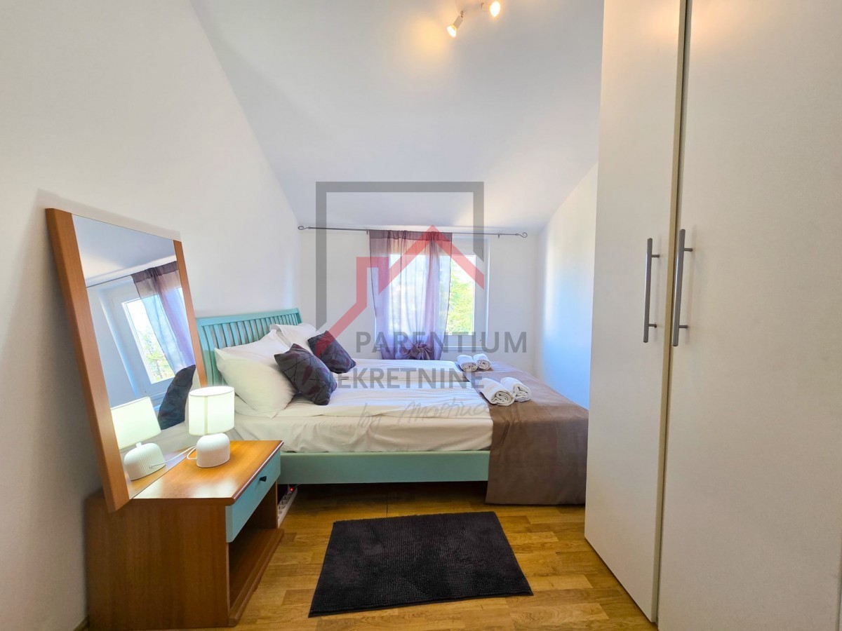 APARTMA V BLIŽINI MESTNEGA CENTRA IN PLAŽE S PANORAMSKIM RAZGLEDOM NA MORJE IN MESTO POREČ