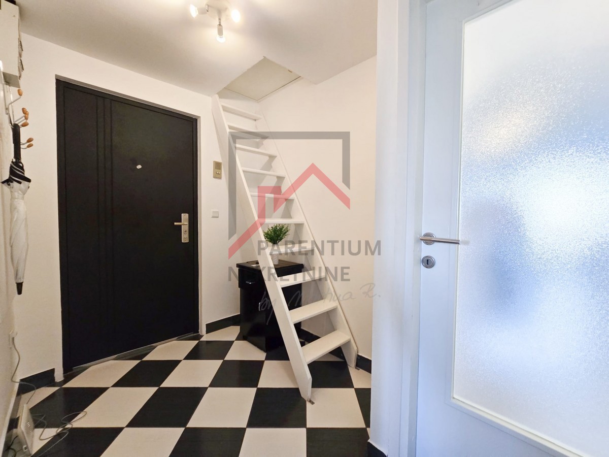 APARTMA V BLIŽINI MESTNEGA CENTRA IN PLAŽE S PANORAMSKIM RAZGLEDOM NA MORJE IN MESTO POREČ