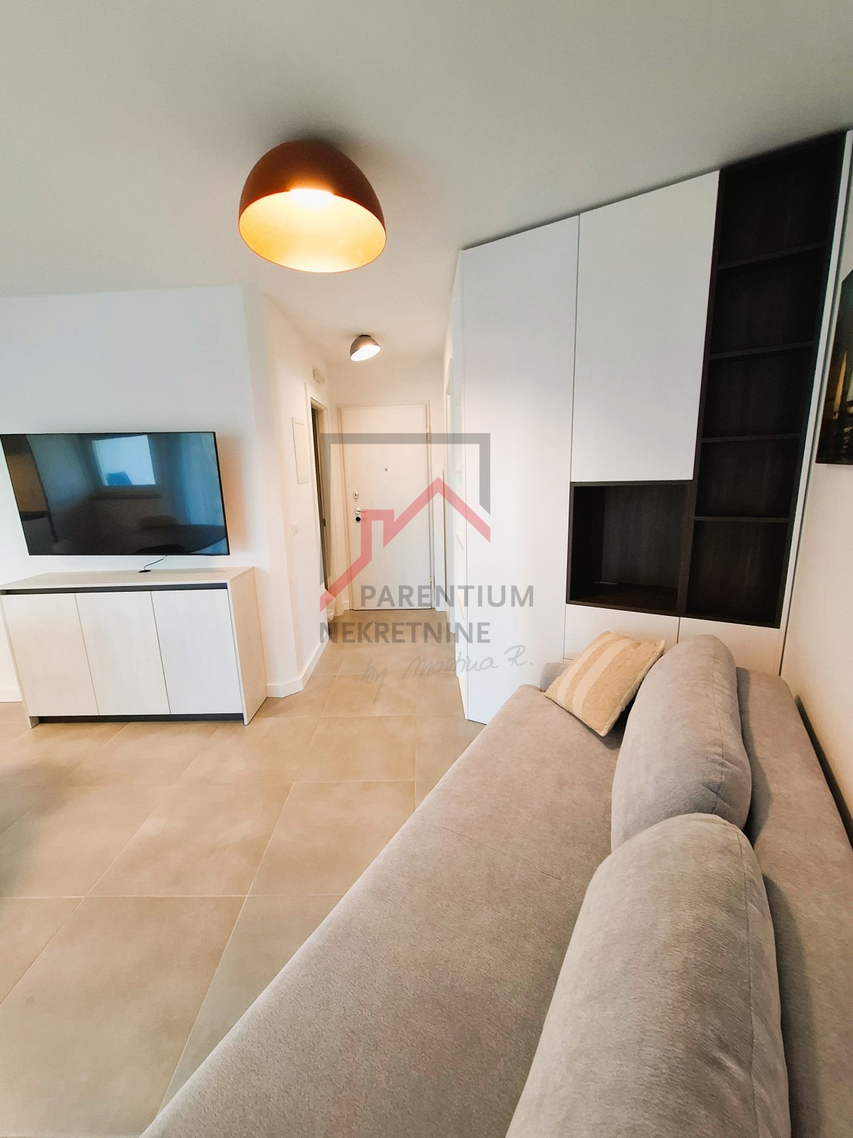 Istra, Novigrad – Apartma z zasebnim vrtom, pogledom na morje in masažno kadjo