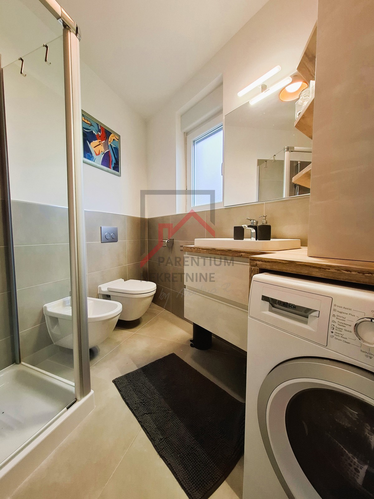 Istra, Novigrad – Apartma z zasebnim vrtom, pogledom na morje in masažno kadjo