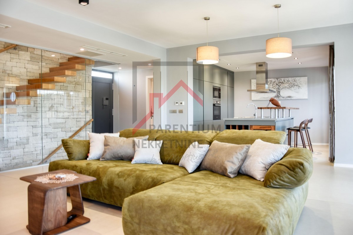 Vila z bazenom, le 500 m od prvih plaž