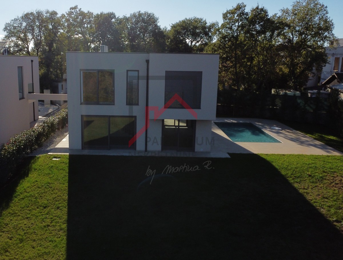 Moderna hiša v bližini mesta Poreč in morja