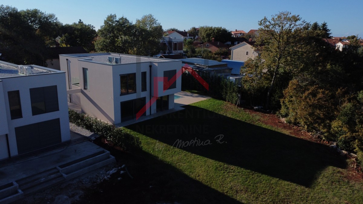 Moderna hiša v bližini mesta Poreč in morja