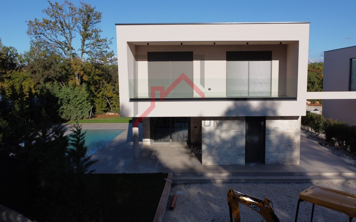 Moderna hiša v bližini mesta Poreč in morja