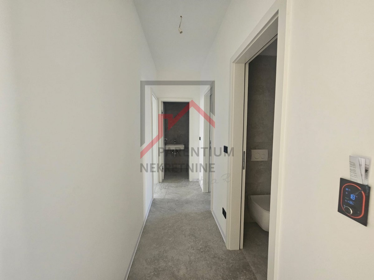 Poreč, kakovostno stanovanje v pritličju z dvoriščem, nedaleč od morja!