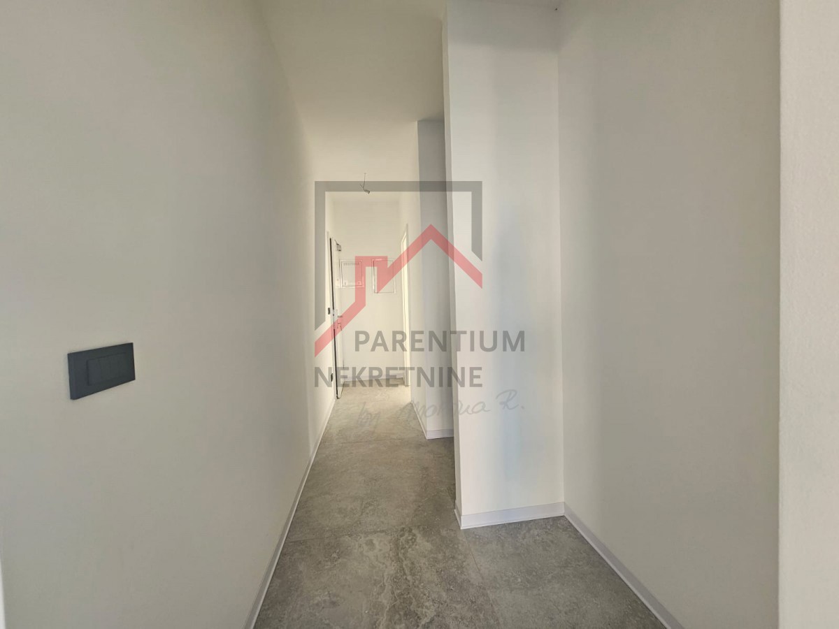 Poreč, kakovostno stanovanje v pritličju z dvoriščem, nedaleč od morja!