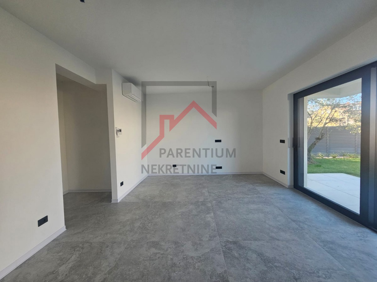 Poreč, kakovostno stanovanje v pritličju z dvoriščem, nedaleč od morja!