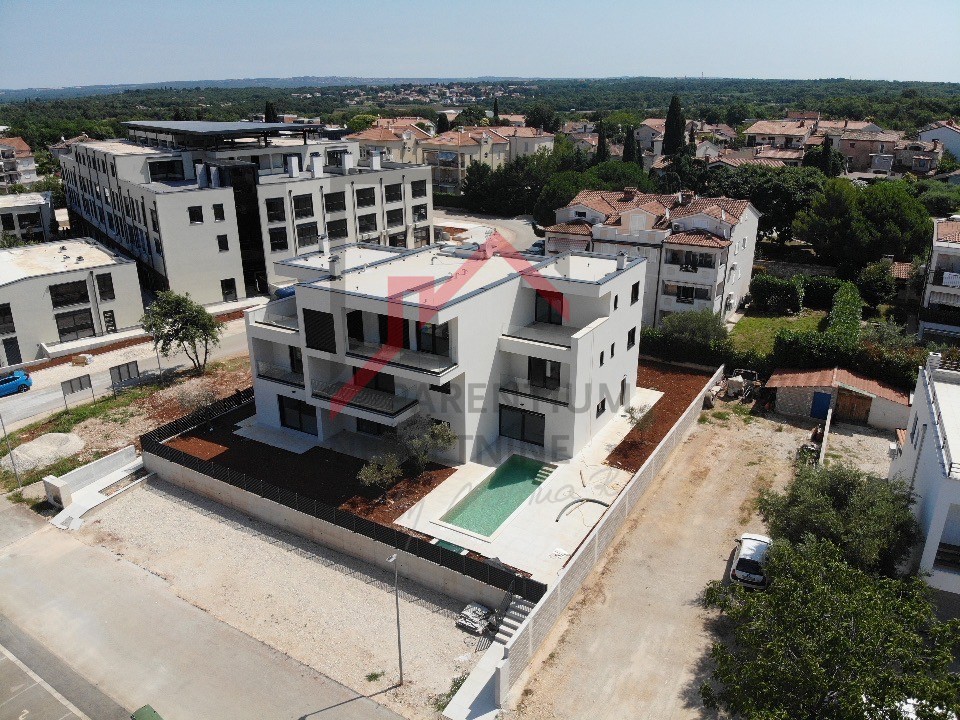 Poreč, Luksuzna Hiša z Bazenom in Pogledom na Morje!