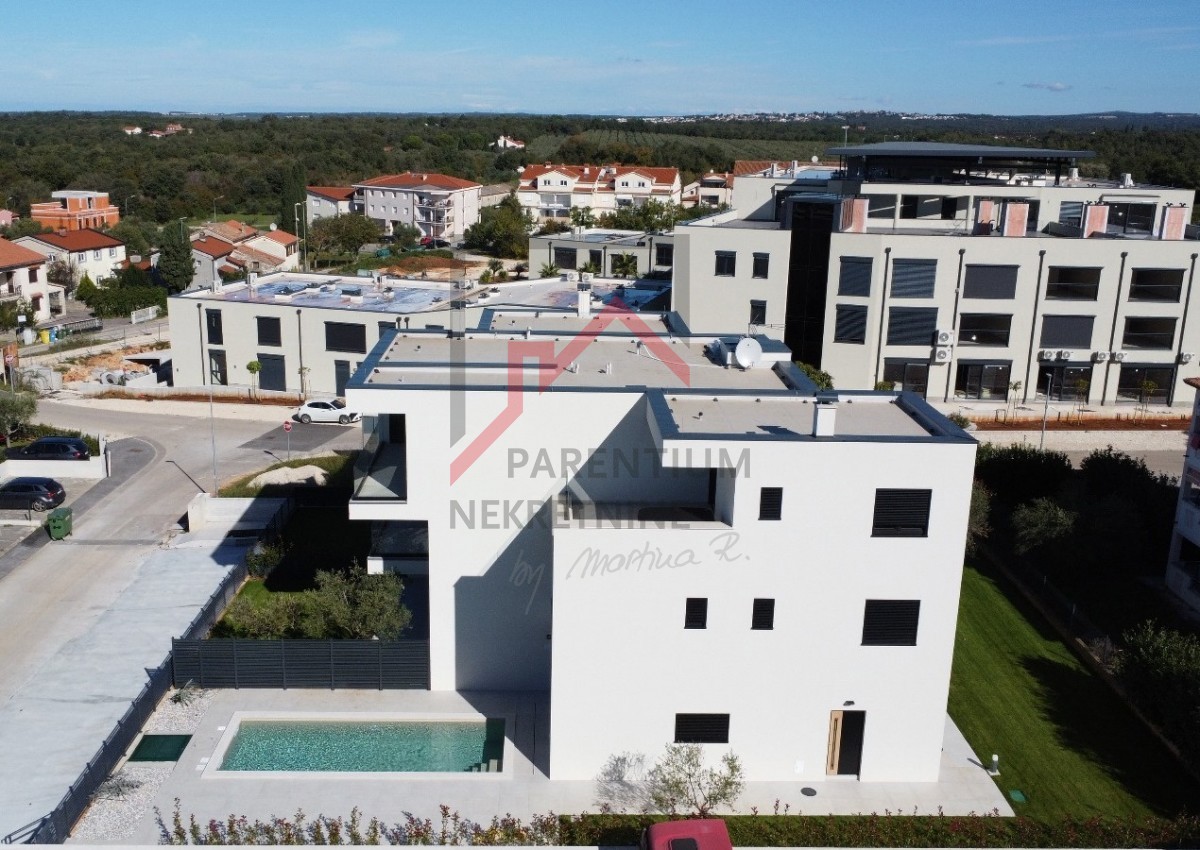 Poreč, Luksuzna Hiša z Bazenom in Pogledom na Morje!