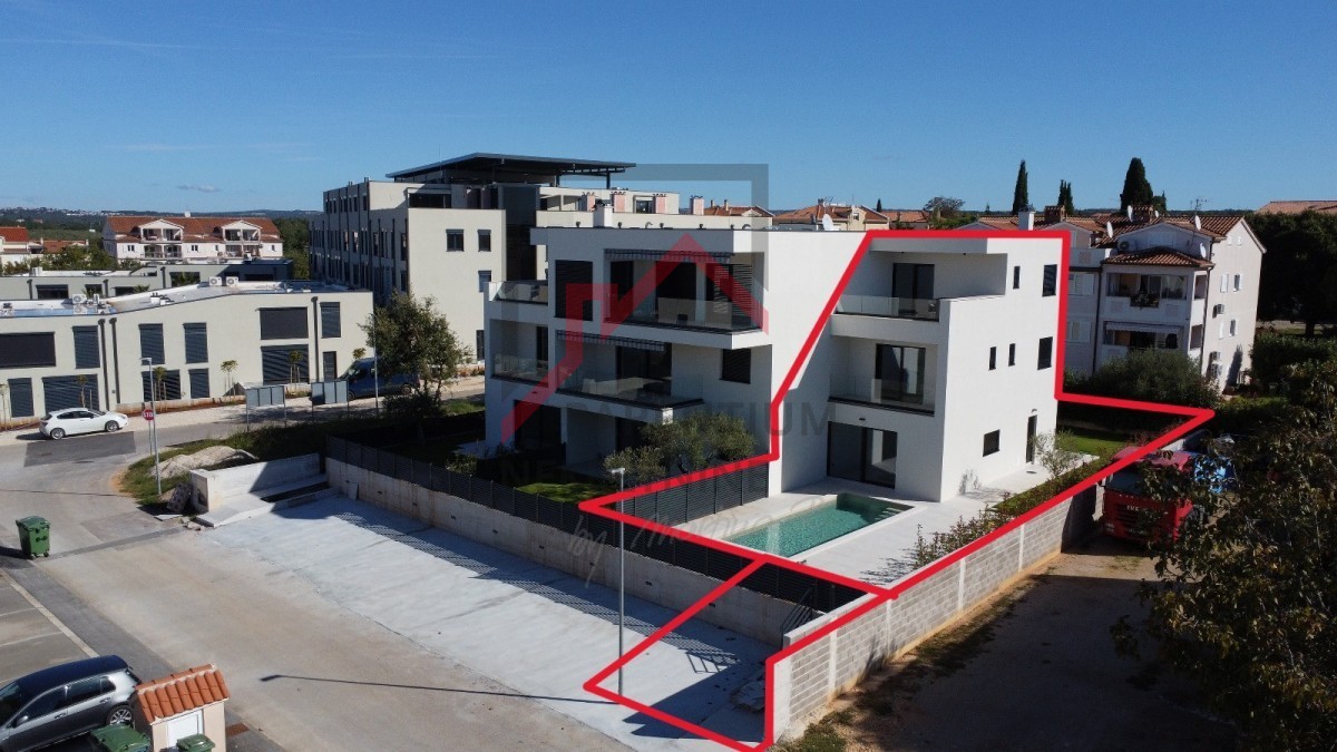 Poreč, Luksuzna Hiša z Bazenom in Pogledom na Morje!