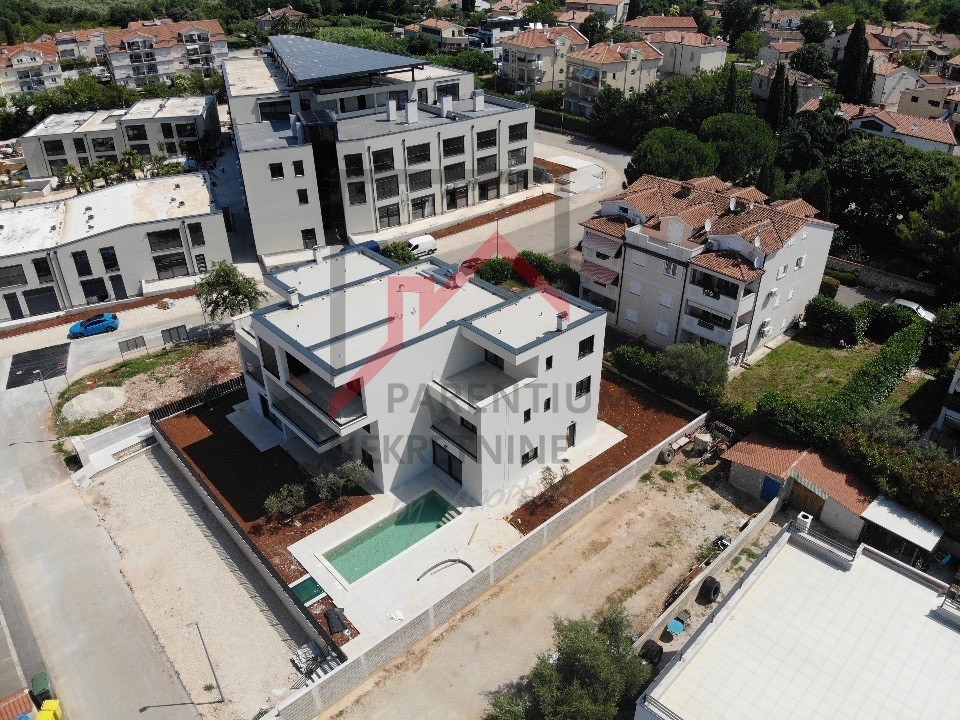 Poreč, Luksuzna Hiša z Bazenom in Pogledom na Morje!