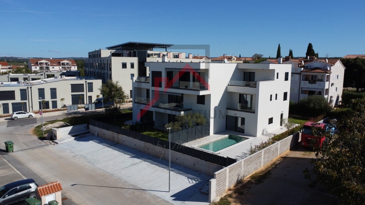 Poreč, Luksuzna Hiša z Bazenom in Pogledom na Morje!