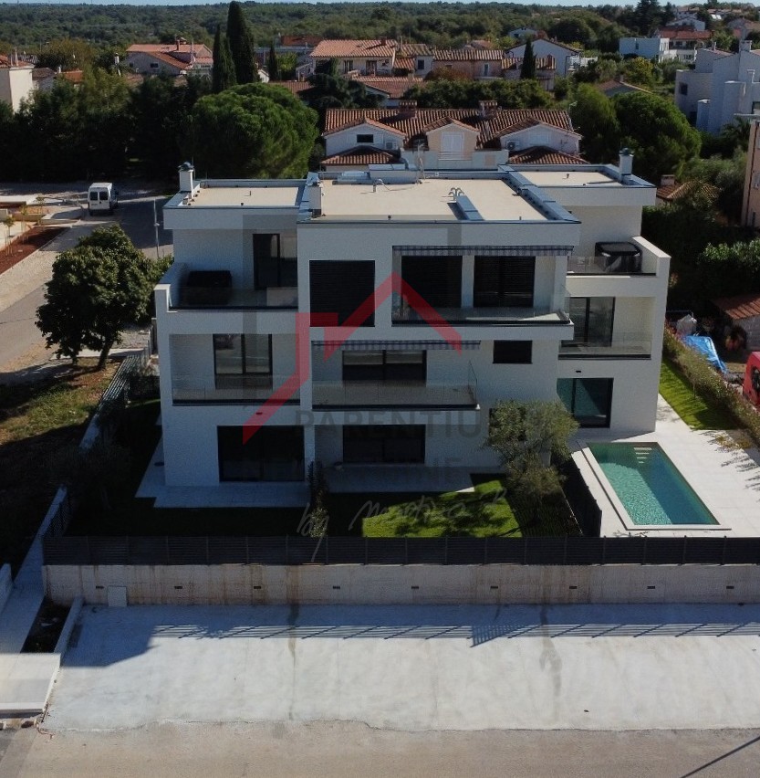 Poreč, Luksuzna Hiša z Bazenom in Pogledom na Morje!