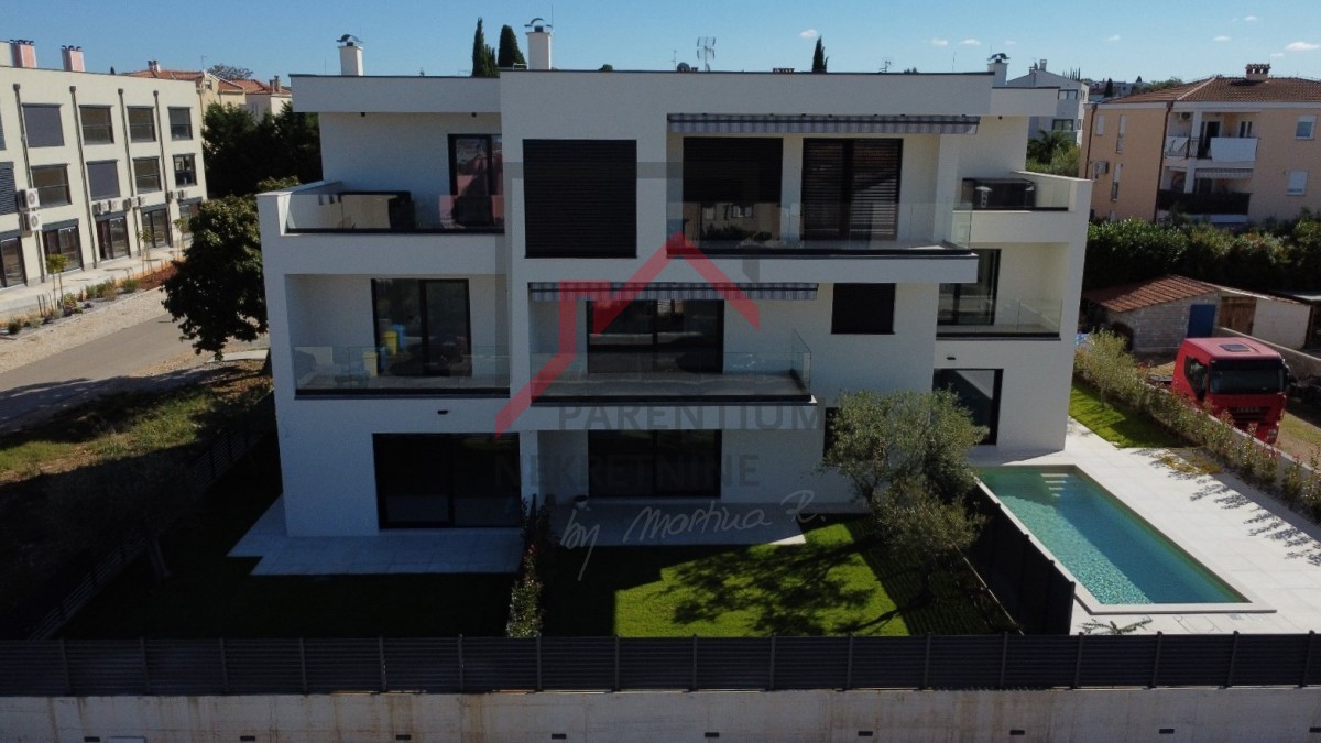 Poreč, Luksuzna Hiša z Bazenom in Pogledom na Morje!