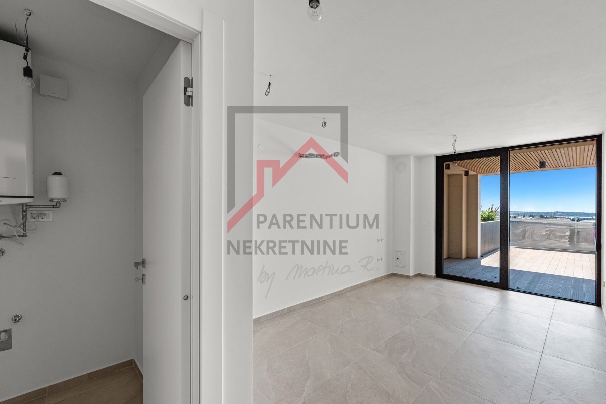 Istra, Novigrad – Luksuzno enosobno stanovanje s pogledom na morje