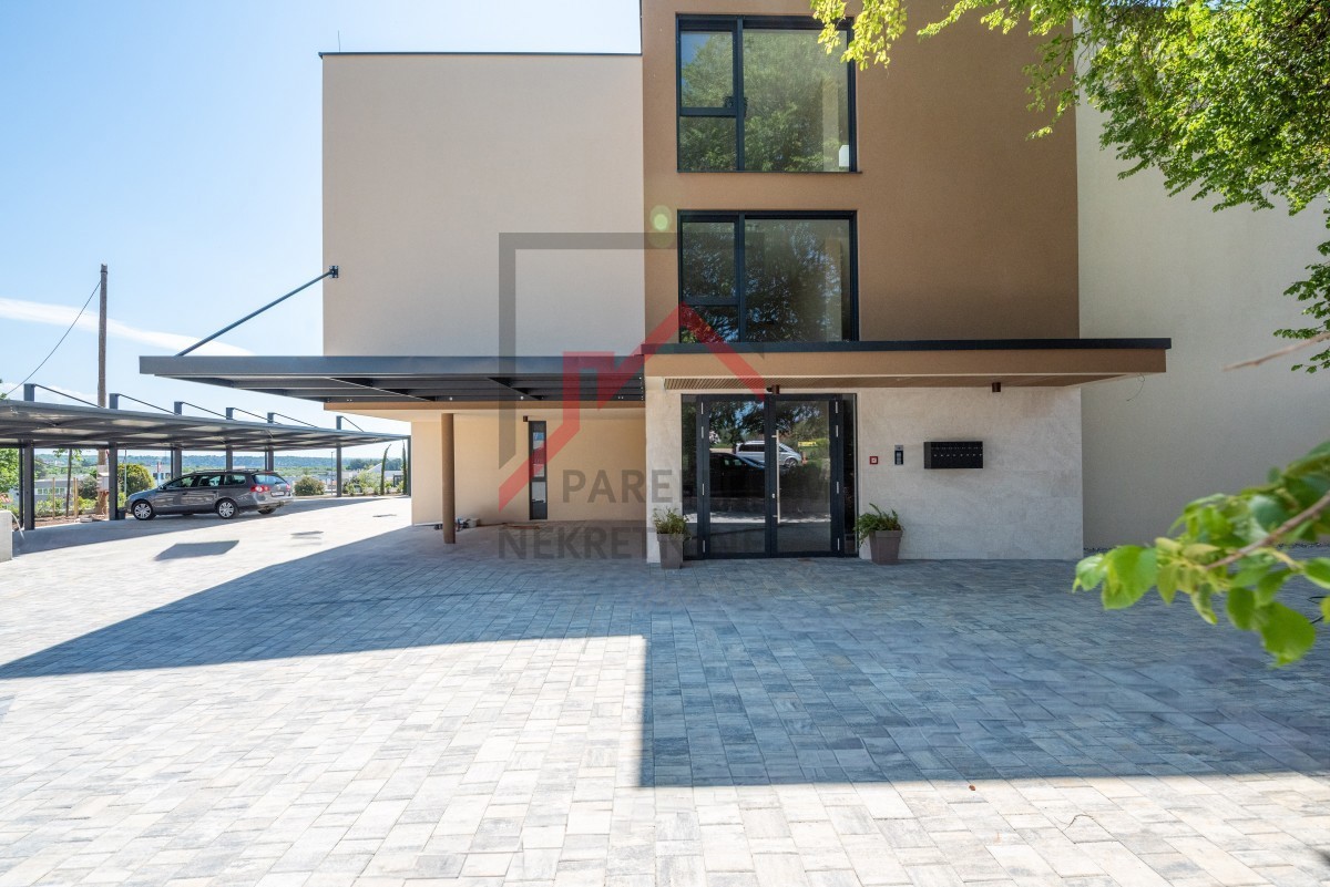 Istra, Novigrad – Luksuzno enosobno stanovanje s pogledom na morje