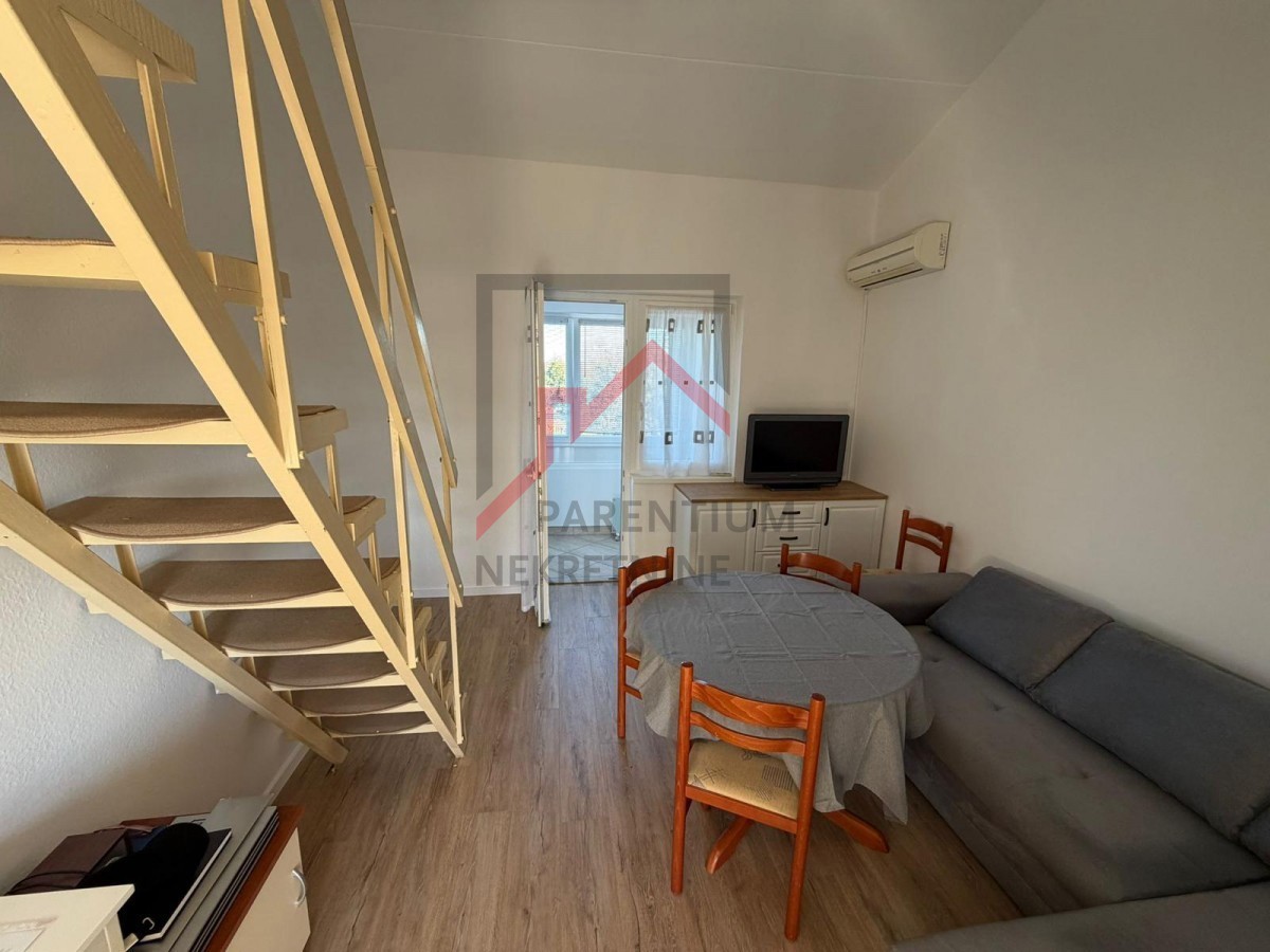 Istra, Poreč – Stanovanje z galerijo in zaprto ložo, 40 m2