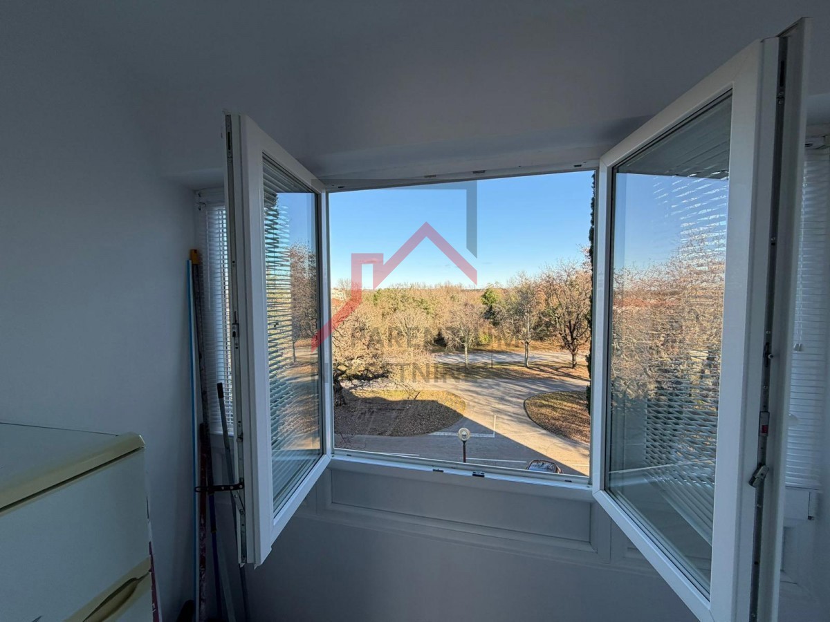 Istra, Poreč – Stanovanje z galerijo in zaprto ložo, 40 m2