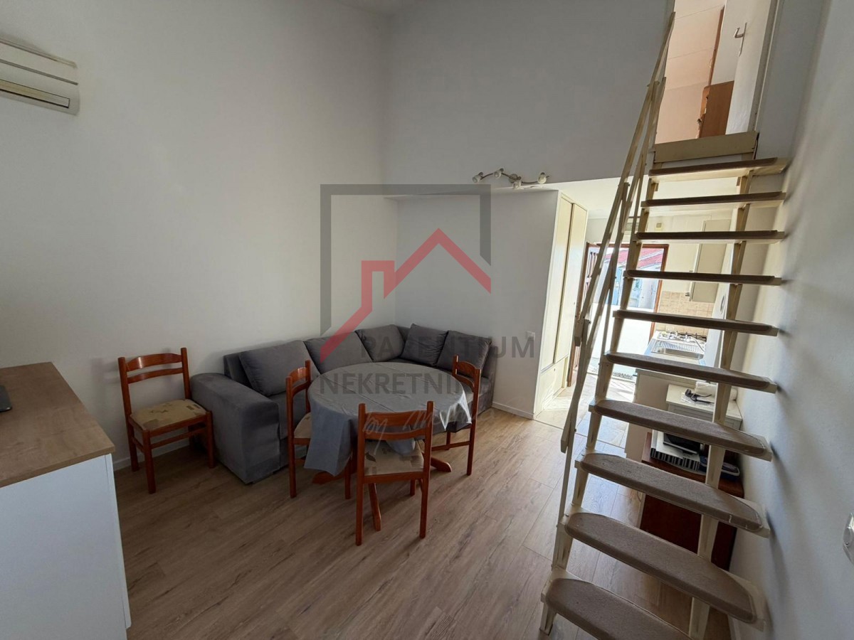 Istra, Poreč – Stanovanje z galerijo in zaprto ložo, 40 m2