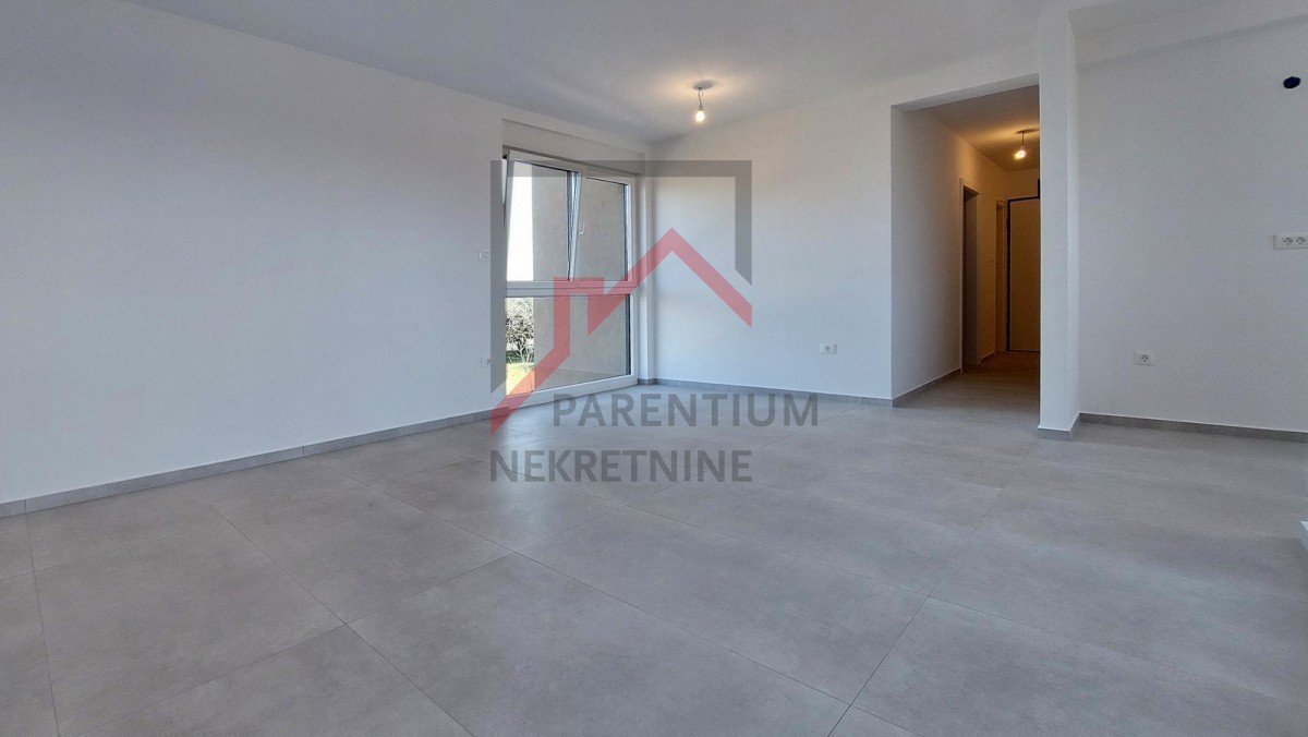 Poreč, okolica, stanovanje z dvema spalnicama, 2 parkirnima mestoma in pogledom na morje