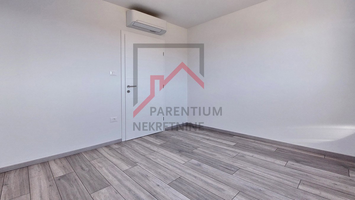 Poreč, okolica, stanovanje z dvema spalnicama, 2 parkirnima mestoma in pogledom na morje