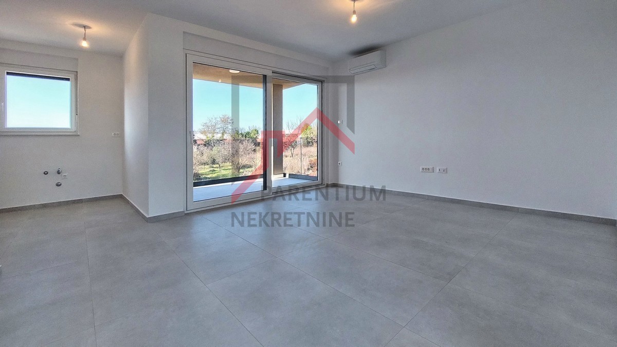 Poreč, okolica, stanovanje z dvema spalnicama, 2 parkirnima mestoma in pogledom na morje