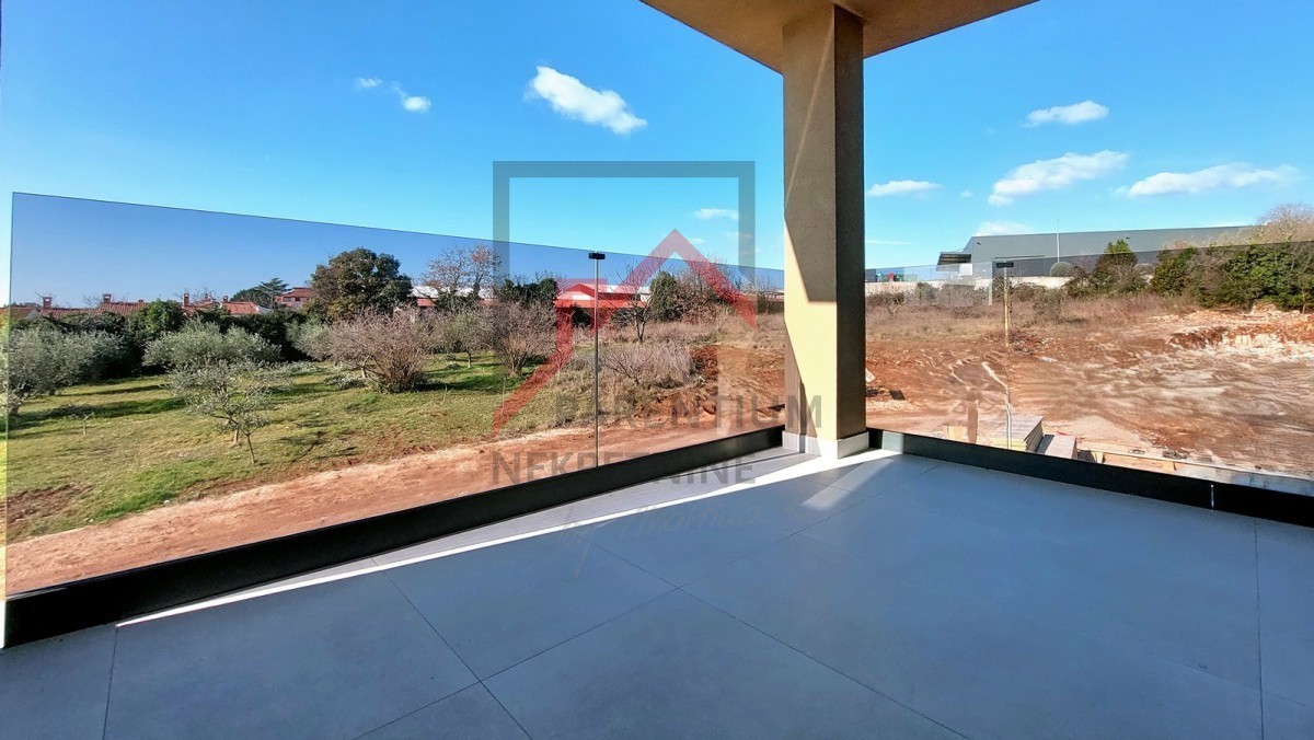 Poreč, okolica, stanovanje z dvema spalnicama, 2 parkirnima mestoma in pogledom na morje