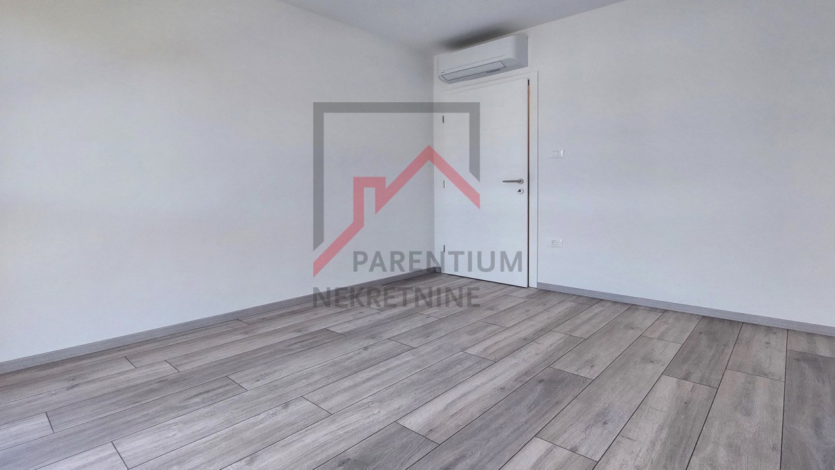 Poreč, okolica, stanovanje z dvema spalnicama, 2 parkirnima mestoma in pogledom na morje