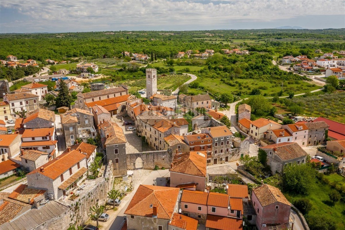 Privlačno gradbeno zemljišče za gradnjo vil