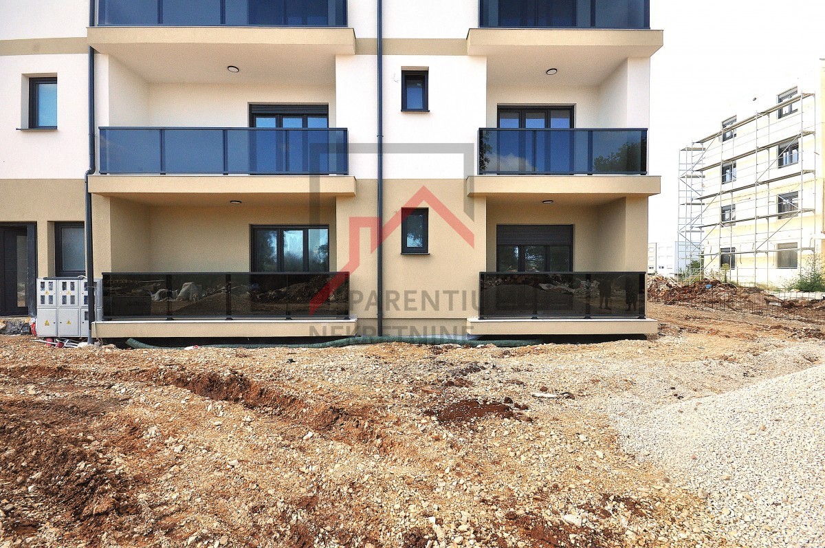 Poreč, okolica, prostorno dvosobno stanovanje v pritličju!