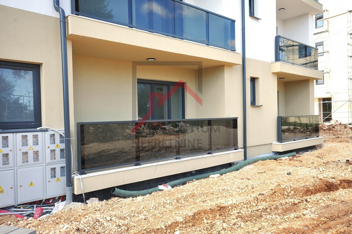 Poreč, okolica, prostorno dvosobno stanovanje v pritličju!