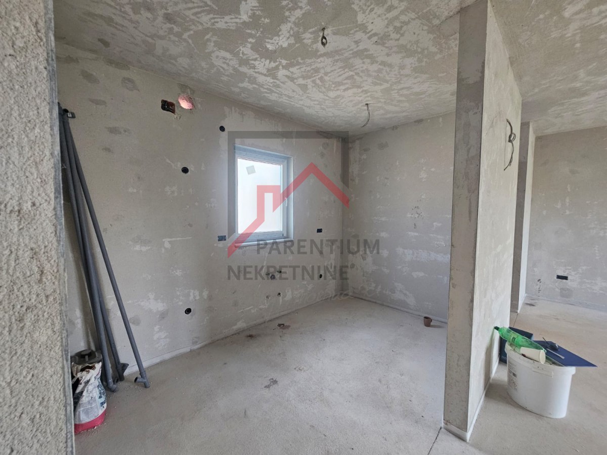 Poreč, Luksuzno stanovanje v pritličju z vrtom!