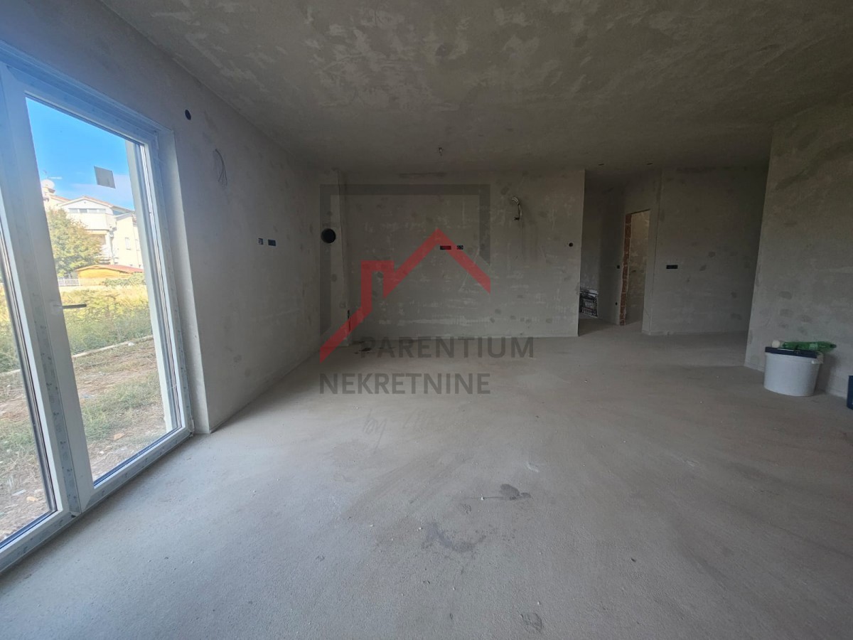 Poreč, Luksuzno stanovanje v pritličju z vrtom!