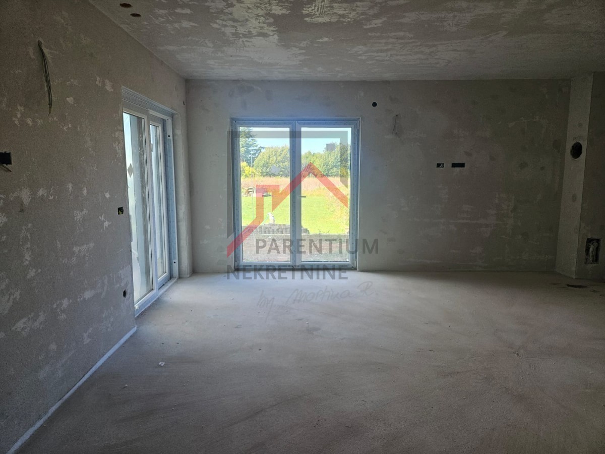 Poreč, Luksuzno stanovanje v pritličju z vrtom!