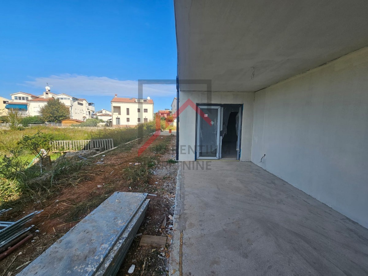 Poreč, Luksuzno stanovanje v pritličju z vrtom!