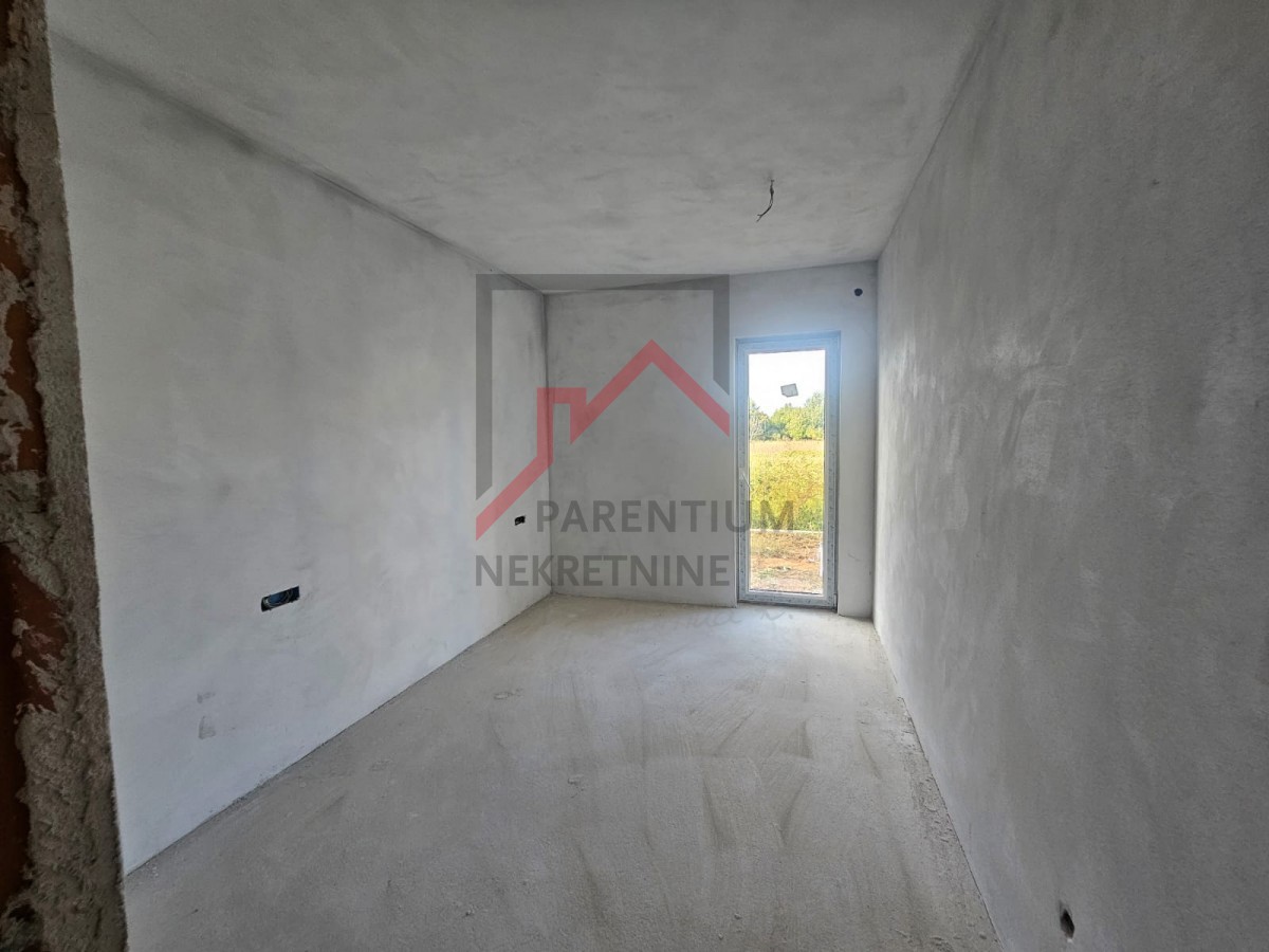 Poreč, Luksuzno stanovanje v pritličju z vrtom!