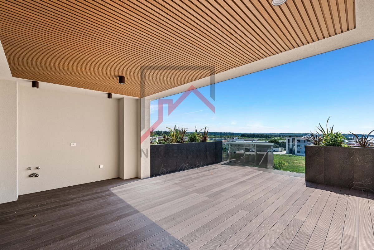 Istra, Novigrad - Stanovanje z razgledom v luksuzni stavbi