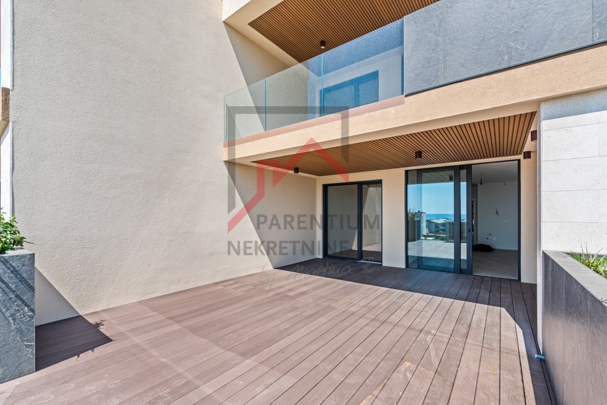 Istra, Novigrad - Stanovanje z razgledom v luksuzni stavbi