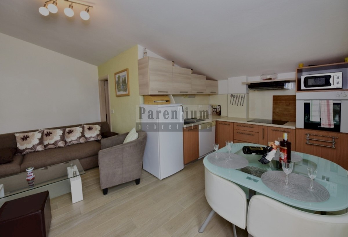 Poreč, apartmajska hiša 6 km od mesta