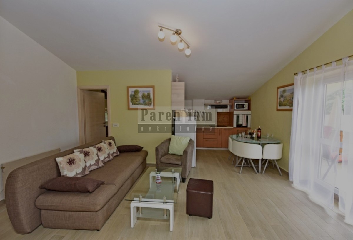 Poreč, apartmajska hiša 6 km od mesta