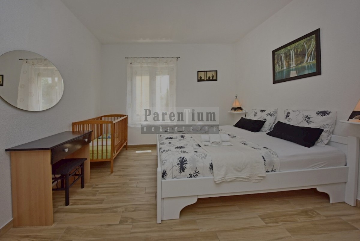 Poreč, apartmajska hiša 6 km od mesta