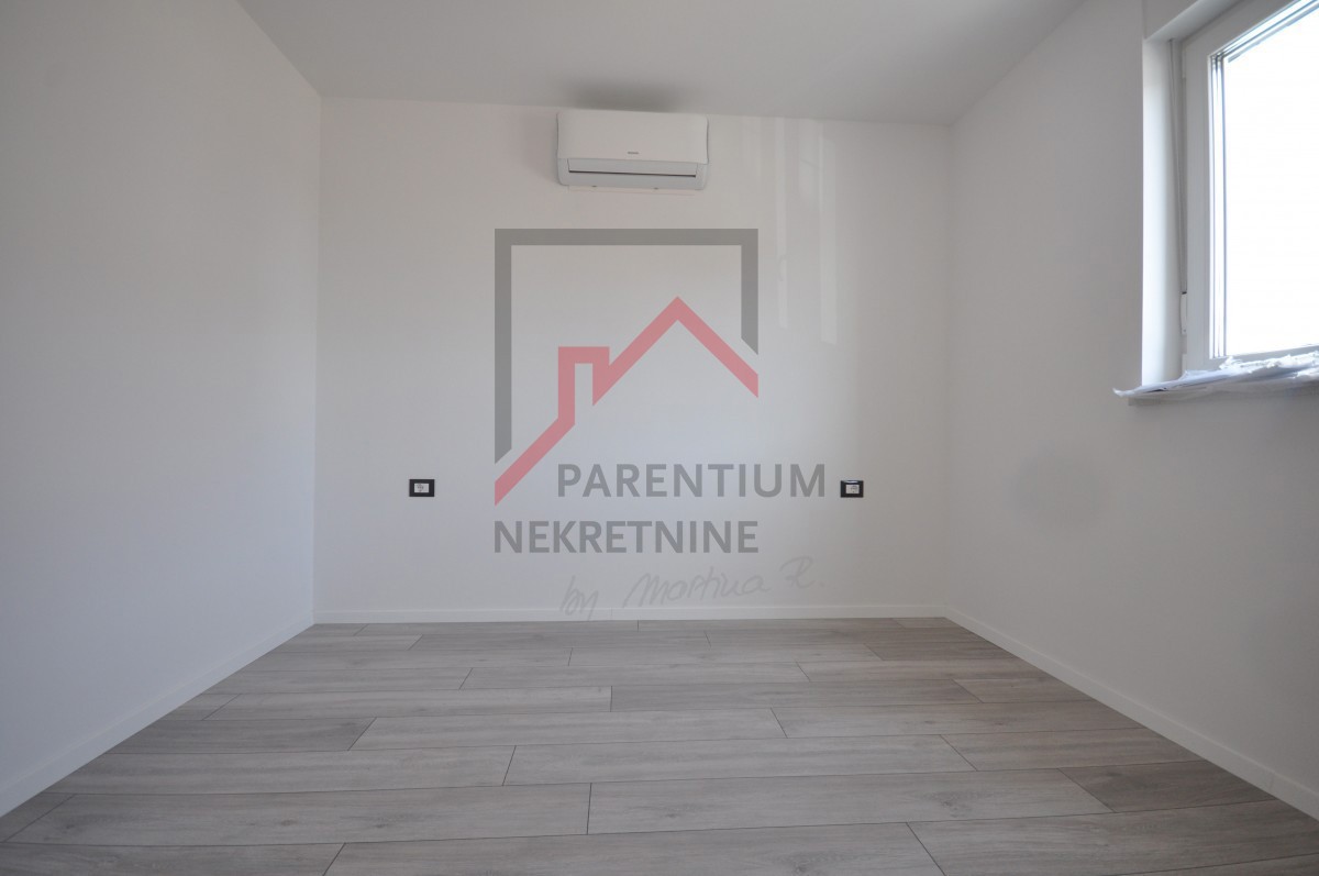 Istra, Poreč - Stanovanje v pritličju z vrtom 80 m² in teraso - 59 m² udobja v novogradnji