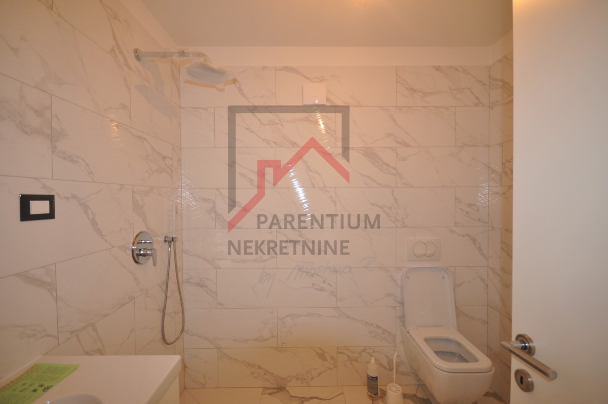 Istra, Poreč - Stanovanje v pritličju z vrtom 80 m² in teraso - 59 m² udobja v novogradnji