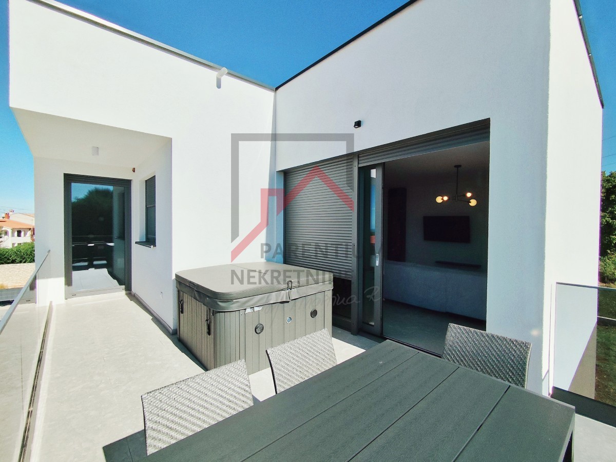 Istra, območje Poreča - Dizajnersko stanovanje s tremi spalnicami in pogledom na morje - novogradnja