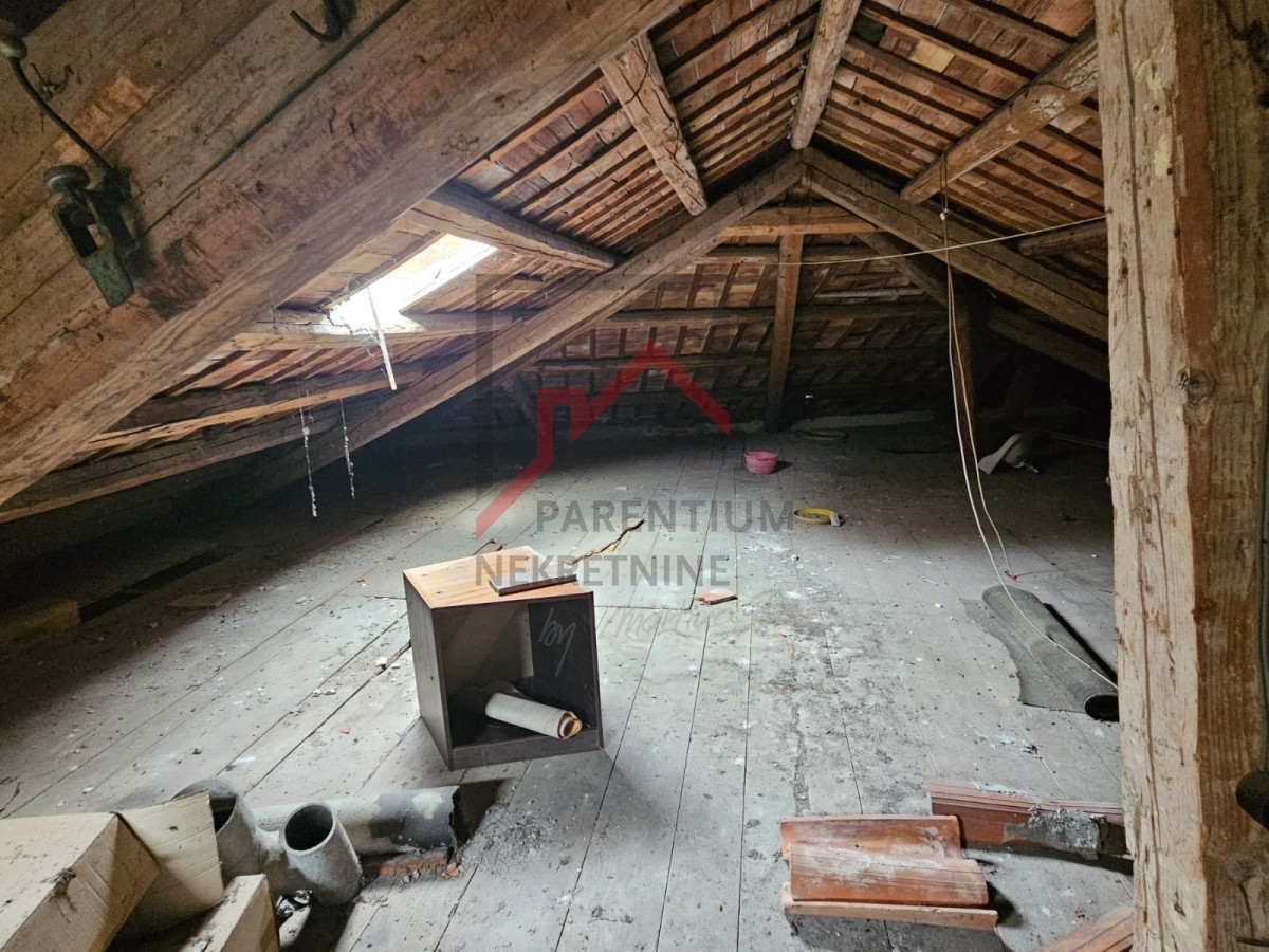 Istra, center Poreča - Stanovanje ob morju za popolno prenovo