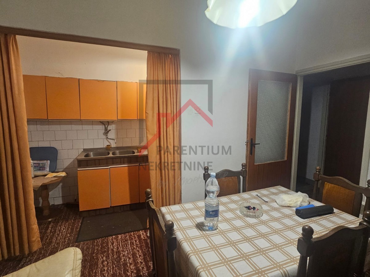 Istra, center Poreča - Stanovanje ob morju za popolno prenovo