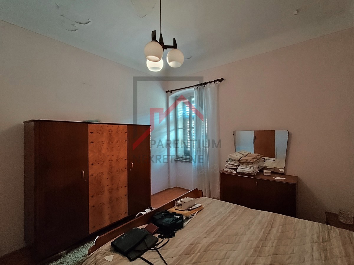 Istra, center Poreča - Stanovanje ob morju za popolno prenovo