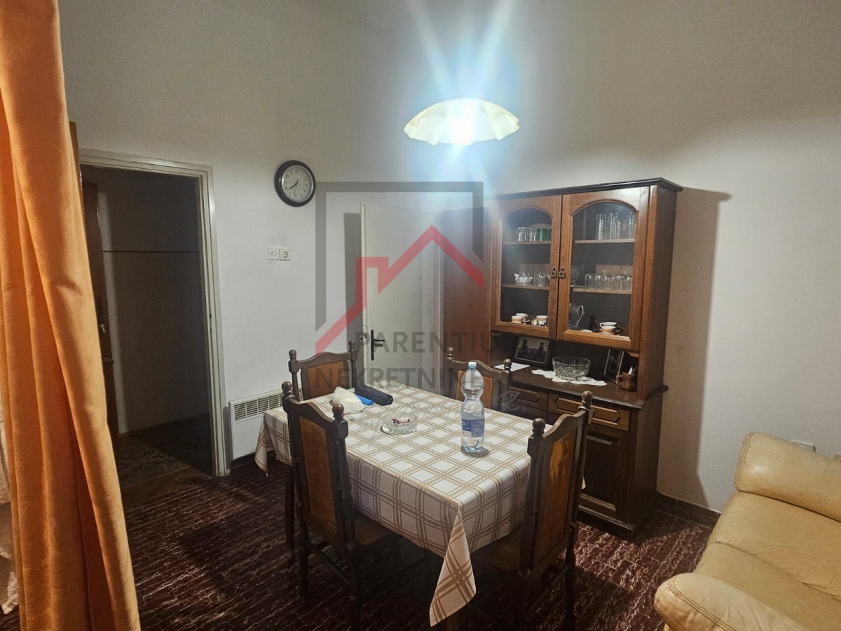 Istra, center Poreča - Stanovanje ob morju za popolno prenovo