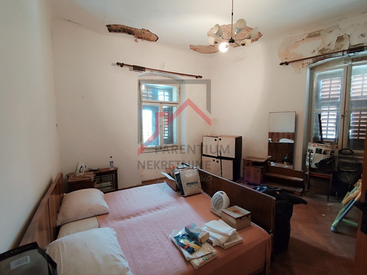 Istra, center Poreča - Stanovanje ob morju za popolno prenovo