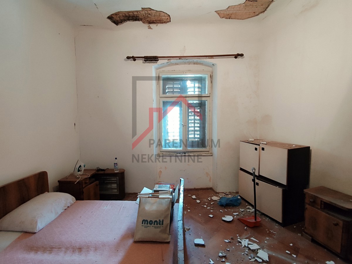 Istra, center Poreča - Stanovanje ob morju za popolno prenovo